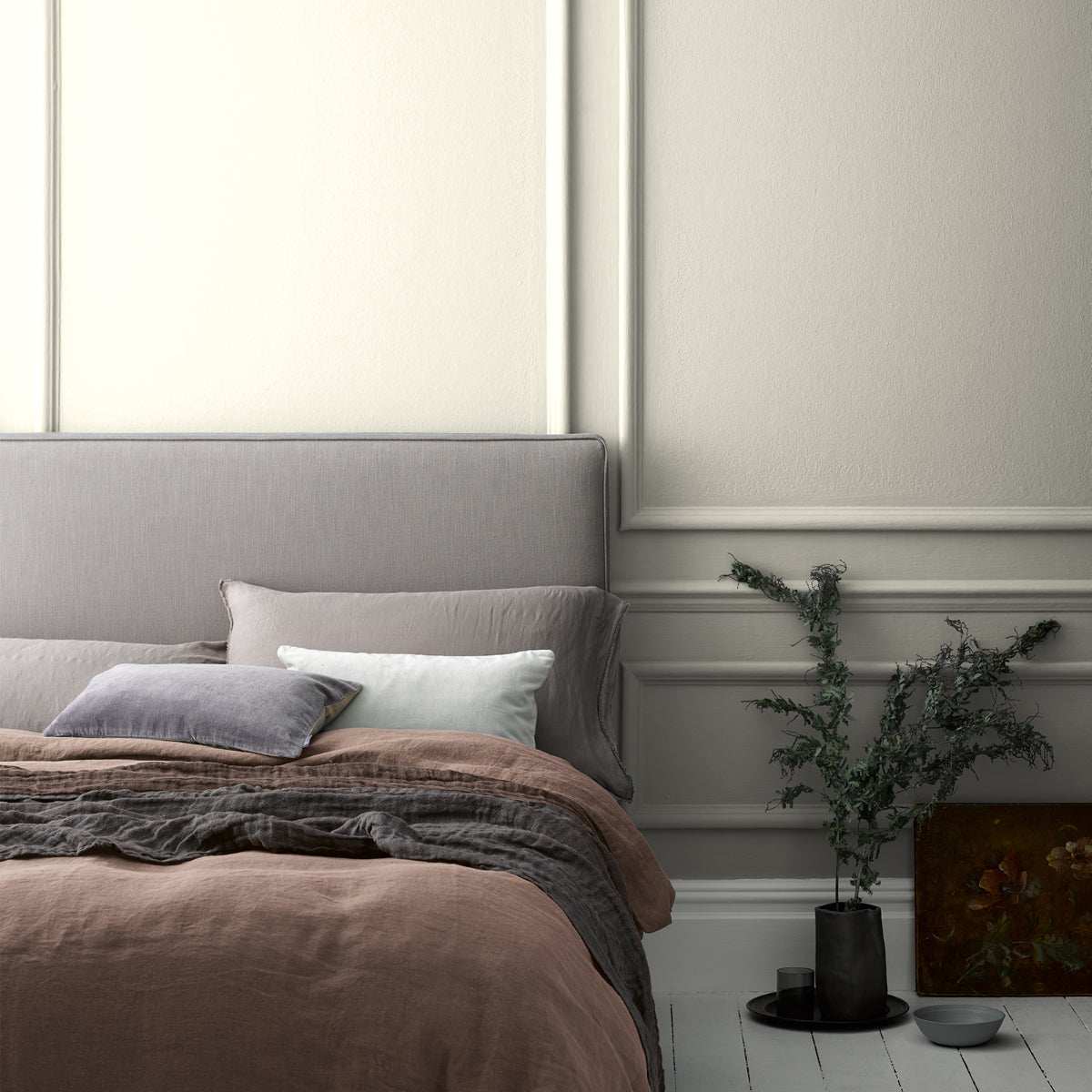 CROWN CRAFTED FLAT MATT COLLECTOR'S WHITE 2.5L