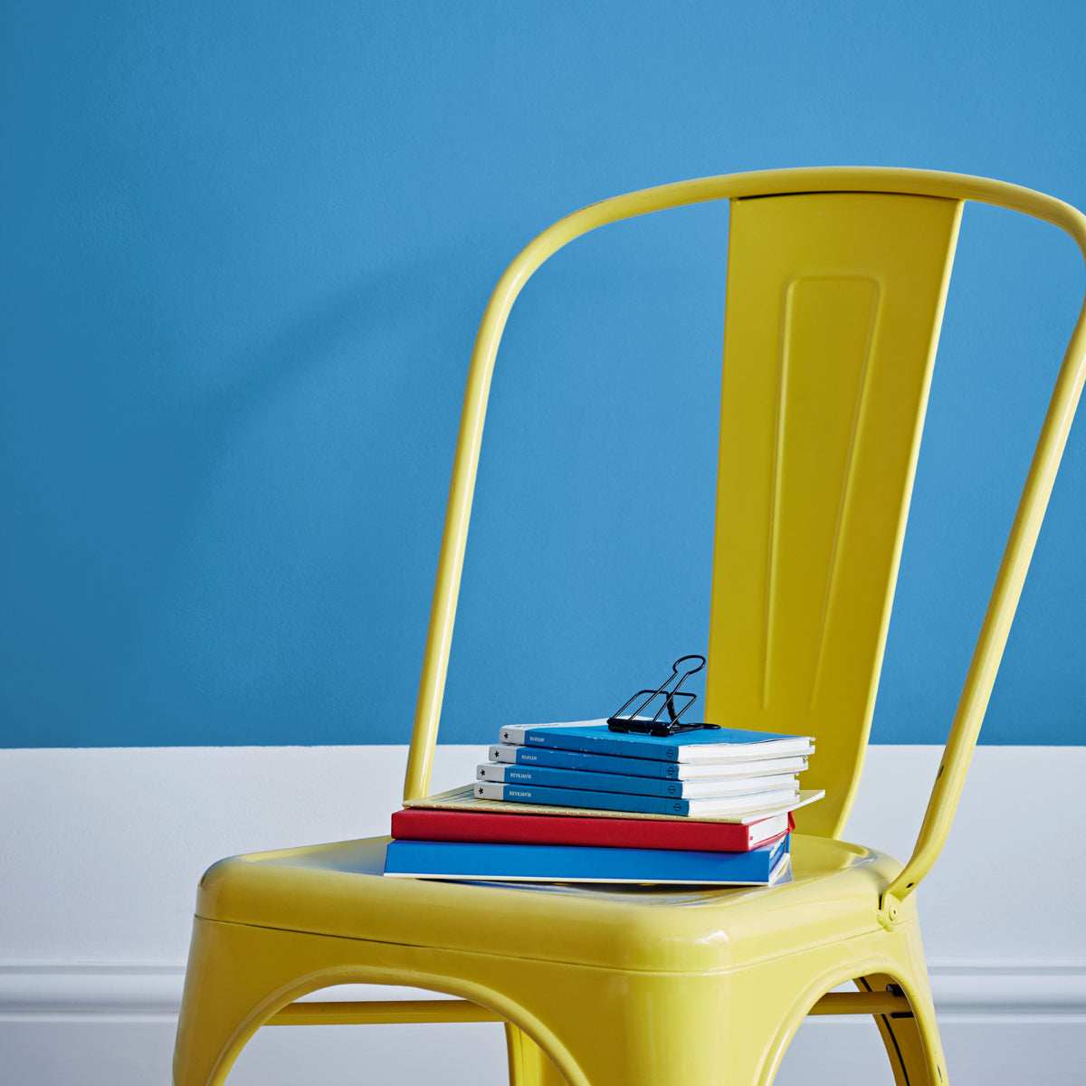 CROWN WALLS AND CEILINGS MATT PEEKABOO BLUE 2.5L