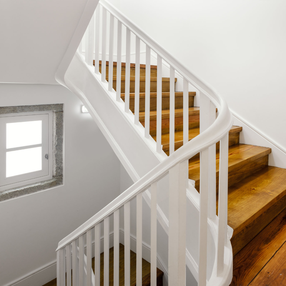 CROWN RETAIL ONE COAT GLOSS BRILLIANT WHITE 750ML